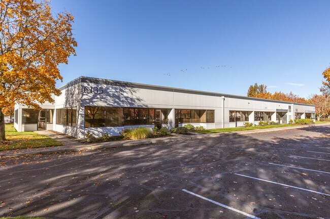 Plus de détails pour 6135 NE 80th Ave, Portland, OR - Bureau à louer