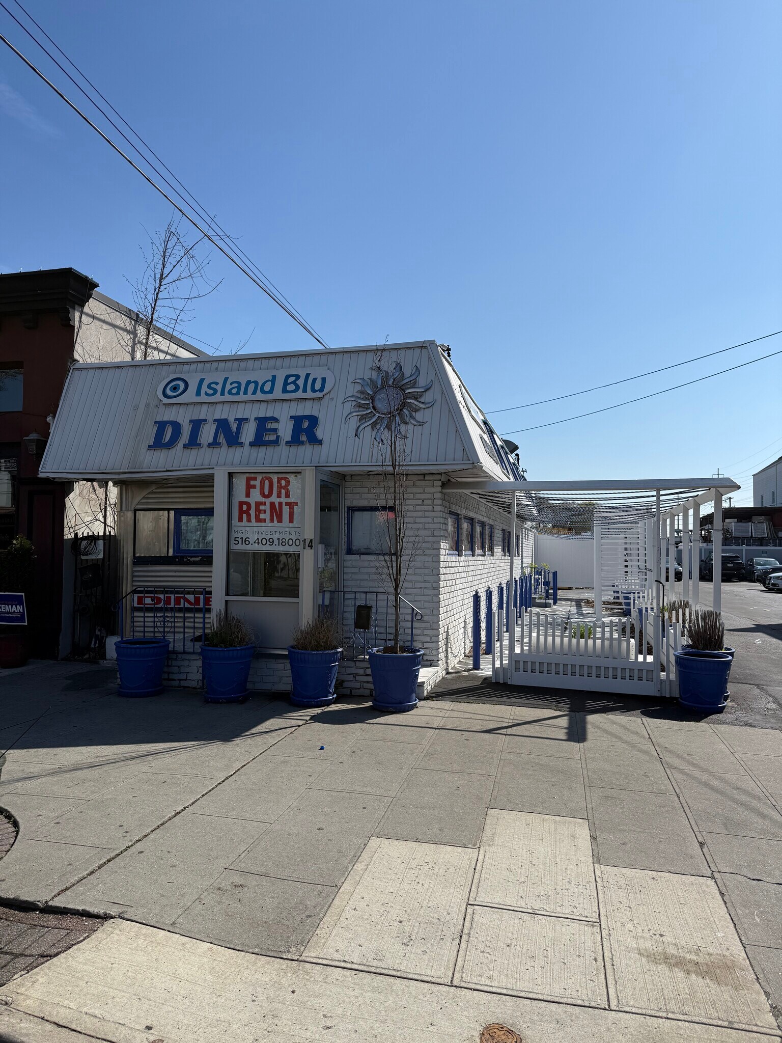 14 Merrick Ave, Merrick, NY à louer Photo principale– Image 1 sur 2