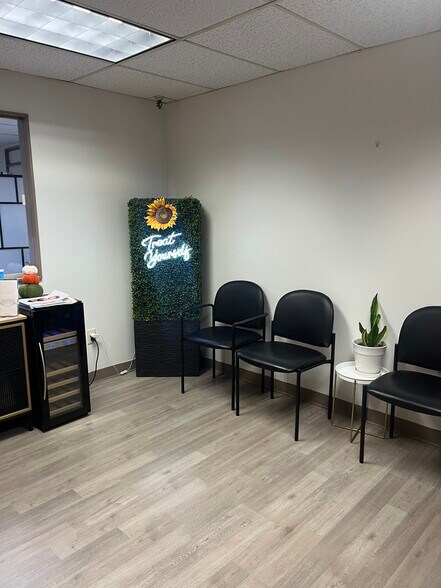 22 Pennsylvania Ave, Niantic, CT à louer - Hall d’entrée – Image 3 sur 9