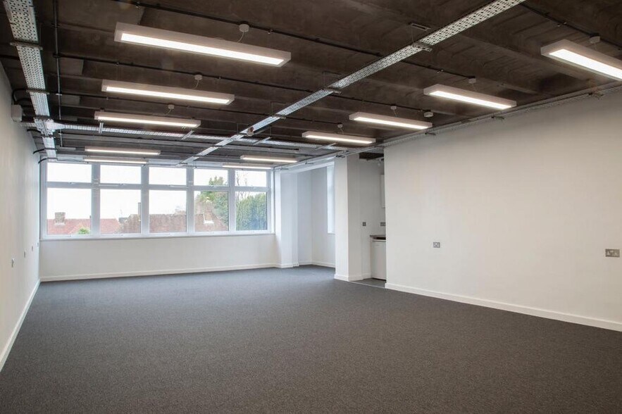 229-235 High St, Guildford à louer - Photo de l’immeuble – Image 3 sur 12