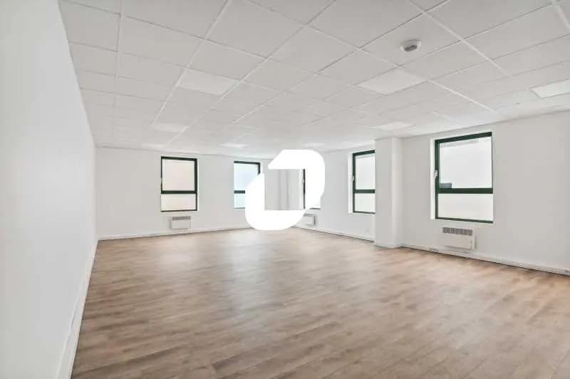 Bureau dans Viry-Châtillon à louer - Photo de l’immeuble – Image 3 sur 11