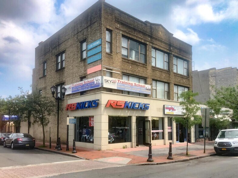 11-29 Broad St, Elizabeth, NJ à louer - Photo de l’immeuble – Image 1 sur 2
