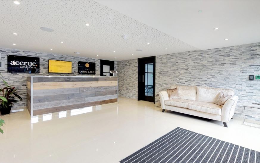 Cobham Park Rd, Cobham à louer - Hall d’entrée – Image 3 sur 17