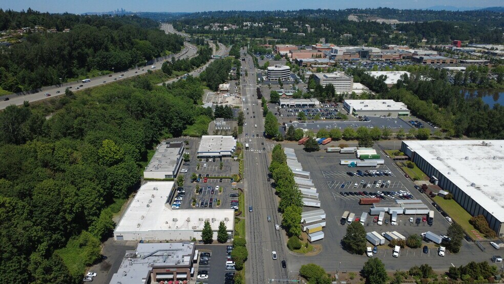 Southcenter Parkway Shopping Center portefeuille de 3 biens à vendre sur LoopNet.fr - Photo de l’immeuble – Image 3 sur 8