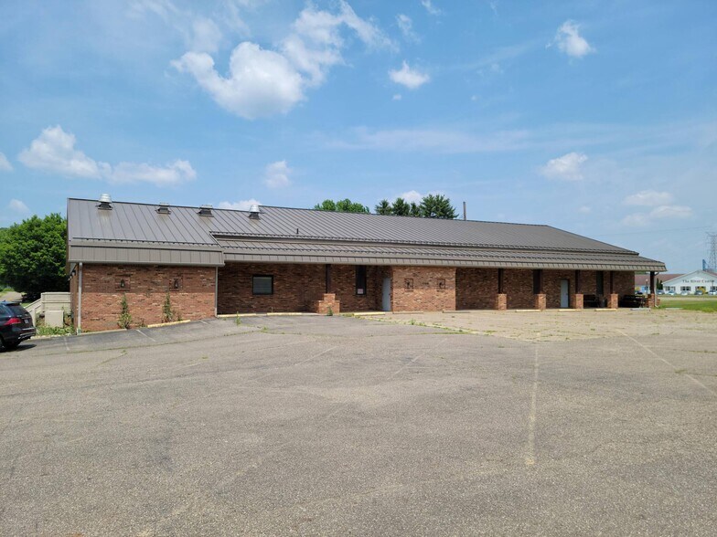 1066 E State St, Newcomerstown, OH à vendre - Photo principale – Image 1 sur 9