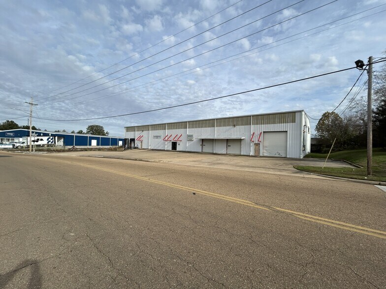 160 Industrial Dr, Jackson, MS à louer - Photo de l’immeuble – Image 2 sur 8