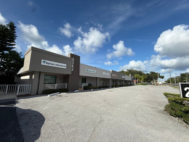 2362 Sunset Point Rd, Clearwater, FL à vendre - Photo de l’immeuble – Image 3 sur 4