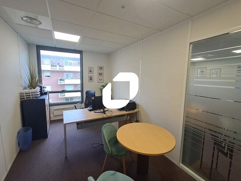 Bureau dans Rueil-Malmaison à louer - Photo intérieure – Image 2 sur 9