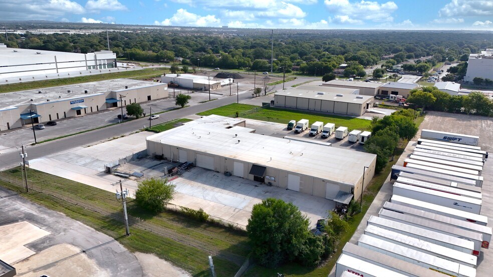 4896-4900 Center Park Blvd, San Antonio, TX à vendre - Photo de l’immeuble – Image 3 sur 13