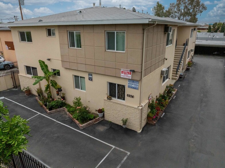 6934 Hinds Ave, North Hollywood, CA à vendre - Photo de l’immeuble – Image 1 sur 15