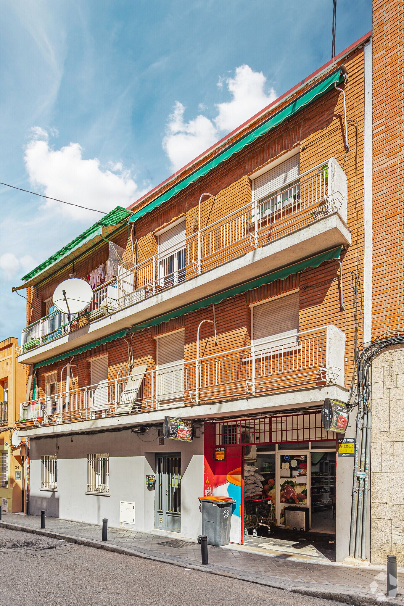 Immeuble residentiel dans Madrid, Madrid à vendre Photo principale– Image 1 sur 3