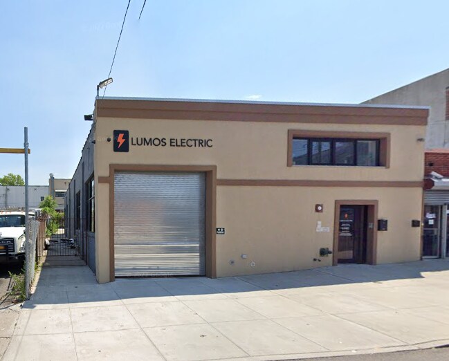 150-36 12th Rd, Whitestone, NY à louer - Photo de l’immeuble – Image 1 sur 1