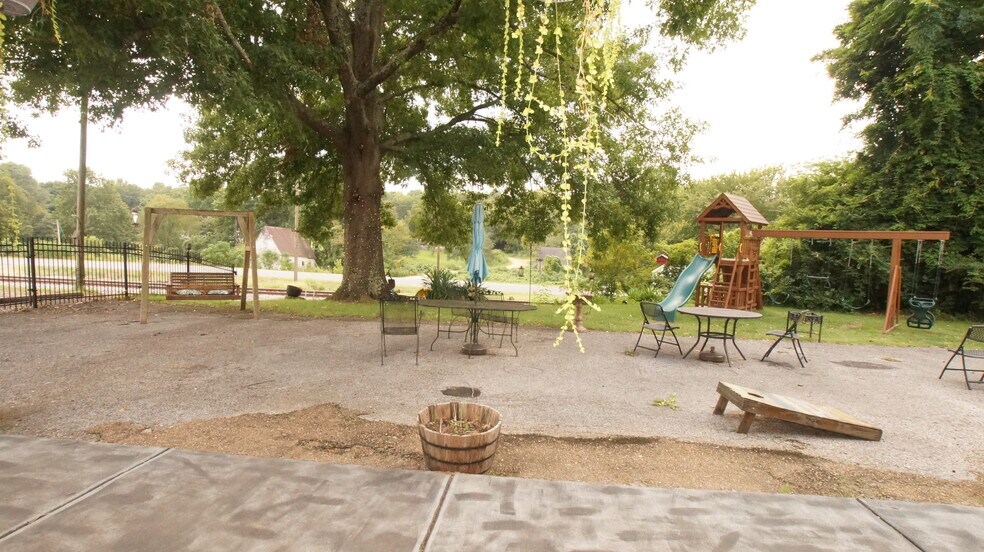 1027 Jackson Ave, Enid, MS à vendre - Photo de l’immeuble – Image 2 sur 11