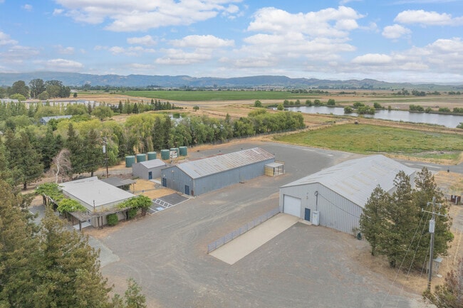 Plus de détails pour 24200 Arnold Dr, Sonoma, CA - Industriel/Logistique à vendre