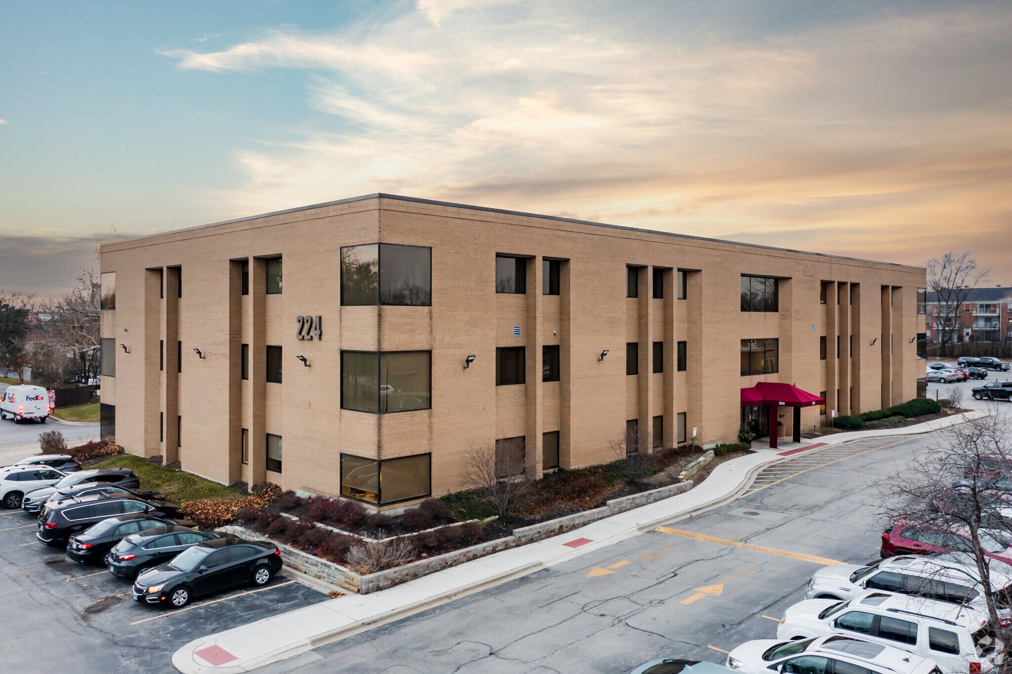 1S224 Summit Ave, Oakbrook Terrace, IL à louer Photo principale– Image 1 sur 7