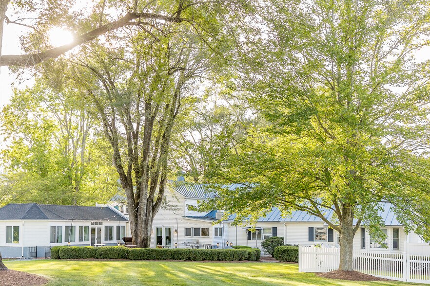 1329 Commerce Rd, Staunton, VA à vendre - Photo de l’immeuble – Image 3 sur 71