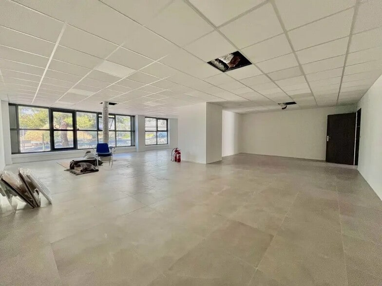 Bureau dans Villeneuve-Loubet à louer - Photo de l’immeuble – Image 1 sur 4
