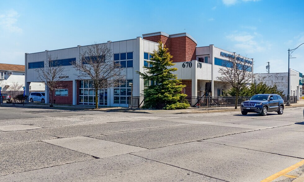 670 Long Beach Blvd, Long Beach, NY à vendre - Photo de l’immeuble – Image 3 sur 6