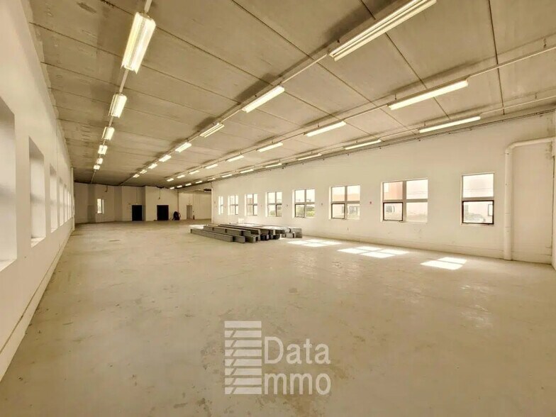 Industriel/Logistique dans Saint-Thibault-des-Vignes à louer - Photo de l’immeuble – Image 2 sur 18