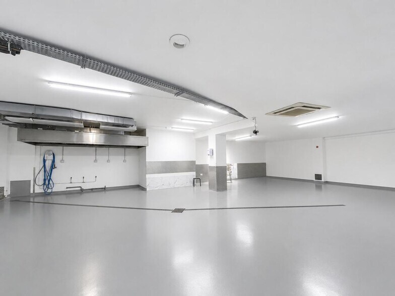 Local commercial dans Paris à louer - Photo de l’immeuble – Image 1 sur 6