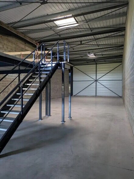 Local commercial dans BRETTEVILLE-SUR-ODON à vendre - Photo de l’immeuble – Image 2 sur 5