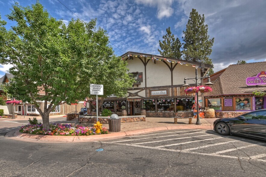 40728 Village Dr, Big Bear Lake, CA à vendre - Photo de l’immeuble – Image 2 sur 42