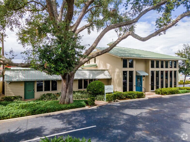 2124 W Kennedy Blvd, Tampa, FL à louer - Photo de l’immeuble – Image 3 sur 8