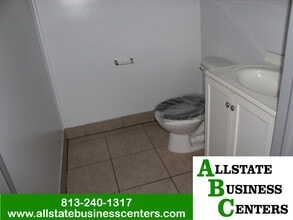 920 E 124th Ave, Tampa, FL à louer Photo intérieure– Image 2 sur 4