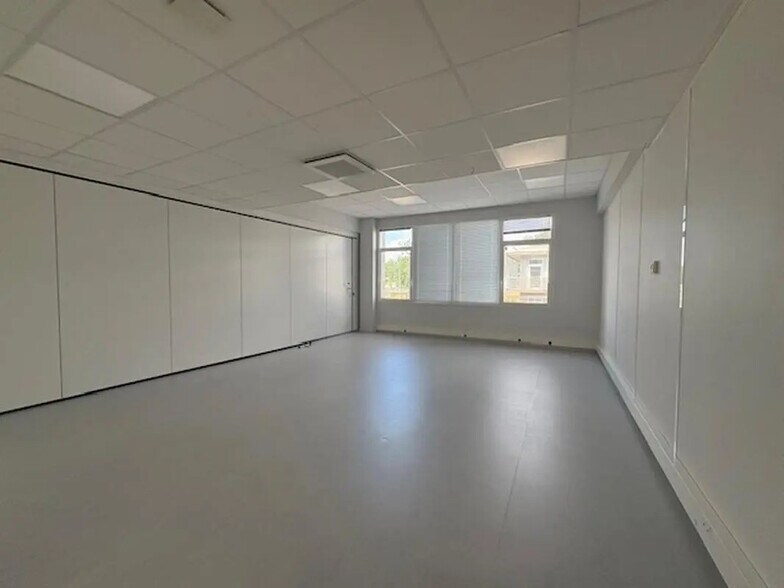Bureau dans Saint-Aignan-Grandlieu à louer - Photo de l’immeuble – Image 3 sur 16