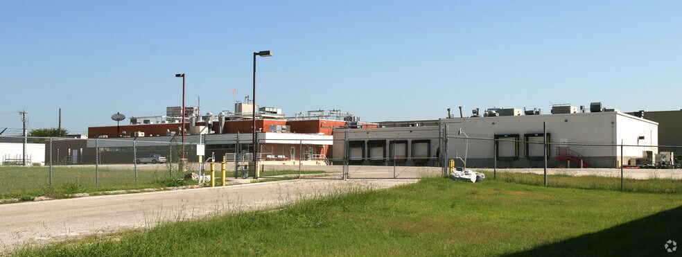 1930 Hormel Dr, San Antonio, TX à louer - Photo de l’immeuble – Image 3 sur 21