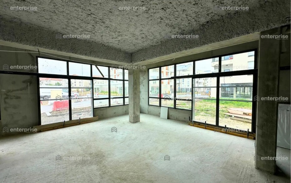Local commercial dans Venette à vendre - Photo de l’immeuble – Image 3 sur 5