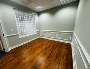 42 E Main St, Freehold, NJ à louer Photo de l’immeuble– Image 1 sur 7