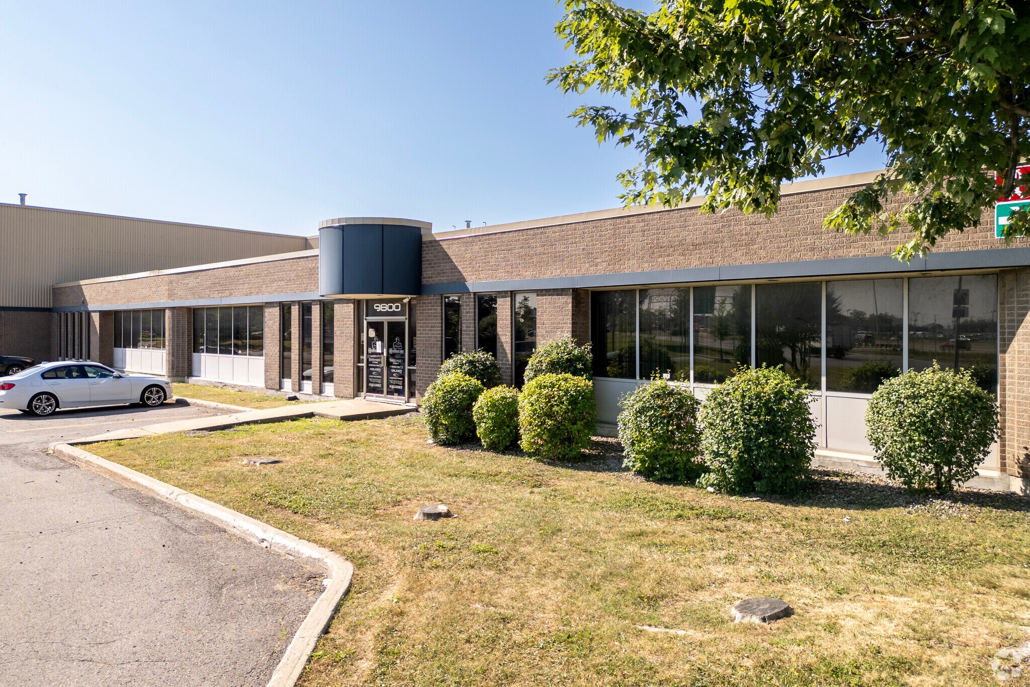 9800 Rte Transcanadienne, Montréal, QC à louer Photo principale– Image 1 sur 5