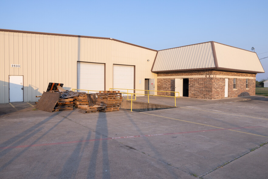 3533 E Highway 175, Kaufman, TX à louer - Photo de l’immeuble – Image 3 sur 15