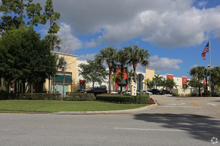 2361 Vista Pky, West Palm Beach, FL à louer - Photo principale – Image 1 sur 4