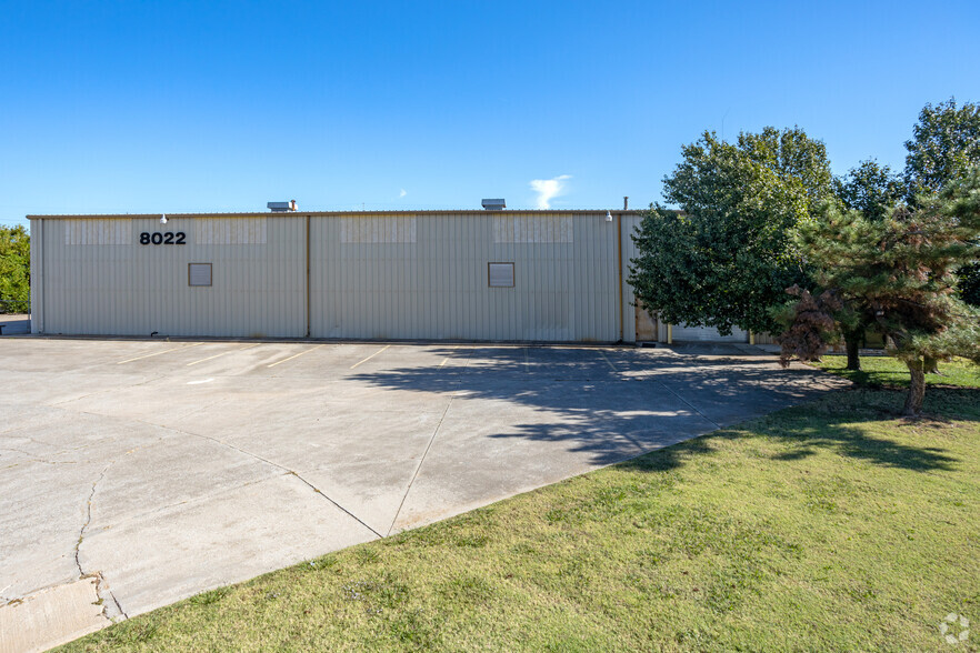 8022 N Wilshire Ct, Oklahoma City, OK à vendre - Photo de l’immeuble – Image 2 sur 5