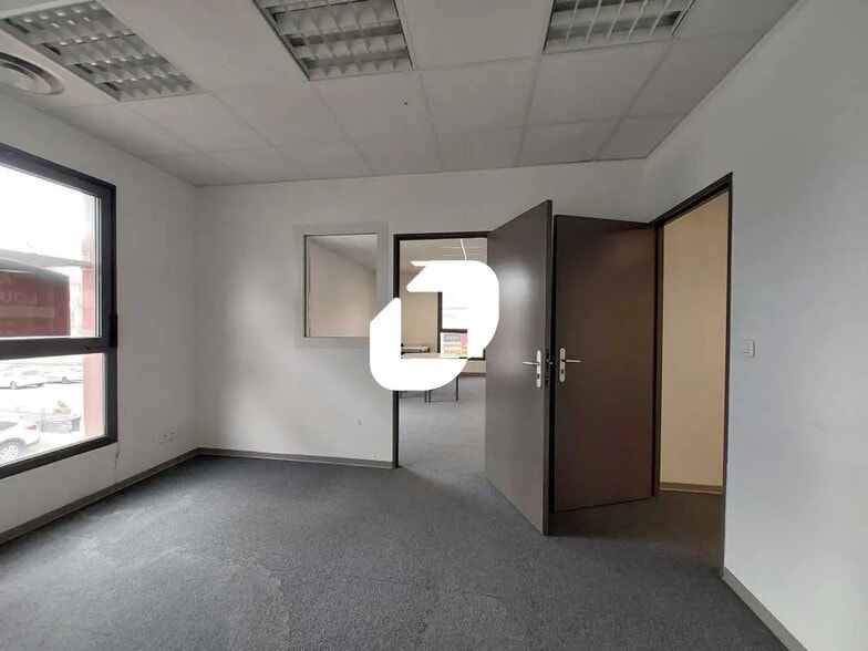 Local commercial dans Nîmes à louer - Photo intérieure – Image 3 sur 11