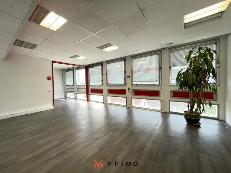 Bureau dans Mantes-la-Jolie à vendre - Photo intérieure – Image 2 sur 6