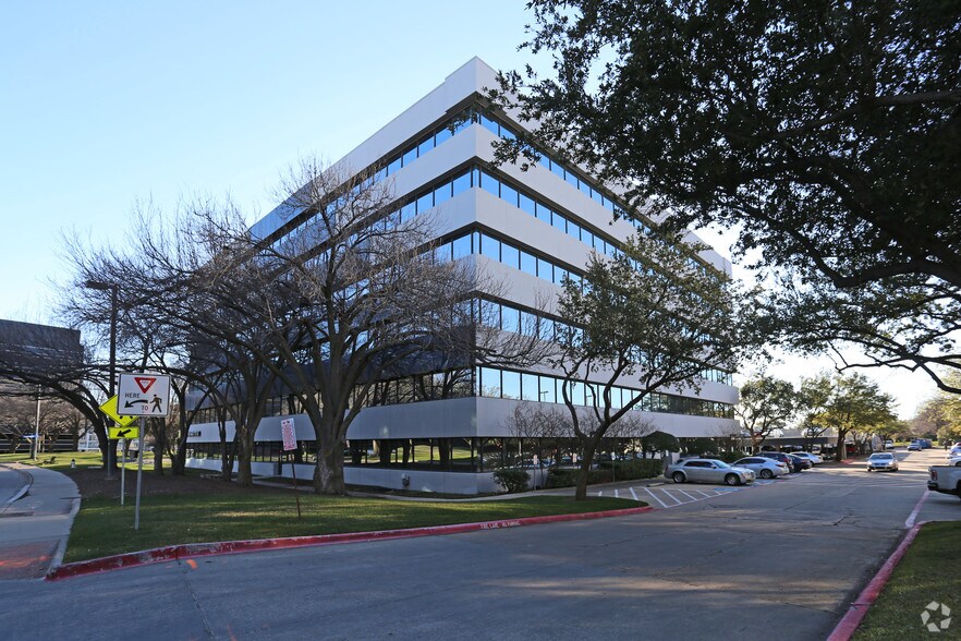 14801 Quorum Dr, Addison, TX à louer - Photo de l’immeuble – Image 2 sur 6