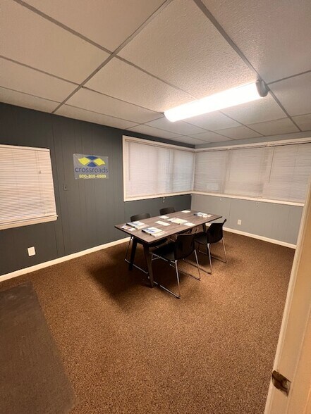 812 Eastchester Dr, High Point, NC à louer - Photo de l’immeuble – Image 3 sur 6