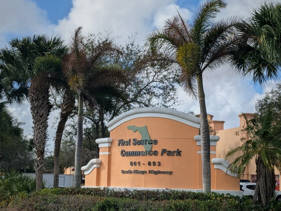 841-865 S Kings, Fort Pierce, FL 34945 - Lot 865 - - Photo intérieure - Image 1 of 3