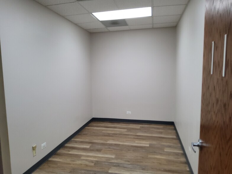 450 Airport Rd, Elgin, IL à louer - Photo intérieure – Image 2 sur 9