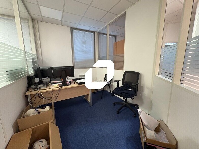 Bureau dans Montigny-le-Bretonneux à louer - Photo intérieure – Image 3 sur 8