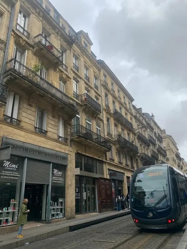Bureau dans Bordeaux à louer Photo de l’immeuble– Image 1 sur 8