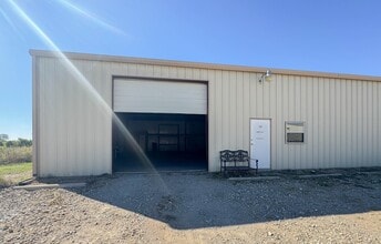 900 Utility Rd, Sanger, TX à louer Photo de l’immeuble– Image 1 sur 8
