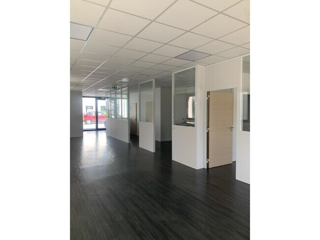 Plus de détails pour Bureau à louer