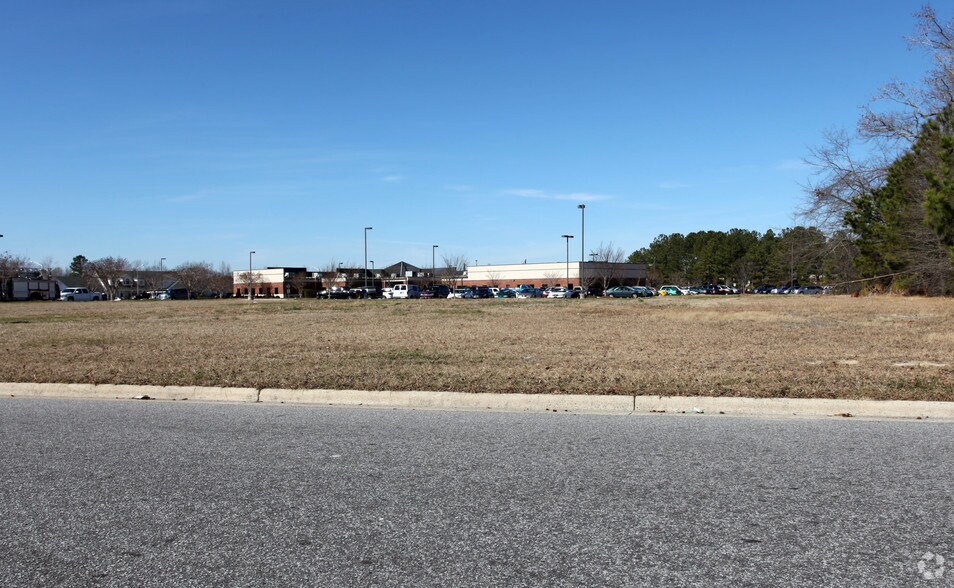 2424 Hemby Ln, Greenville, NC à vendre - Photo de l’immeuble – Image 1 sur 1