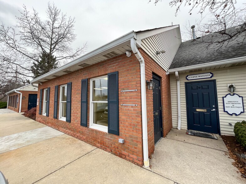 33399 Walker Rd, Avon Lake, OH à louer - Photo de l’immeuble – Image 1 sur 21