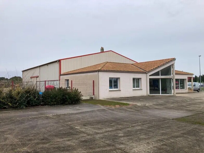 Local d'activités dans Chauché à vendre - Photo de l’immeuble – Image 3 sur 3