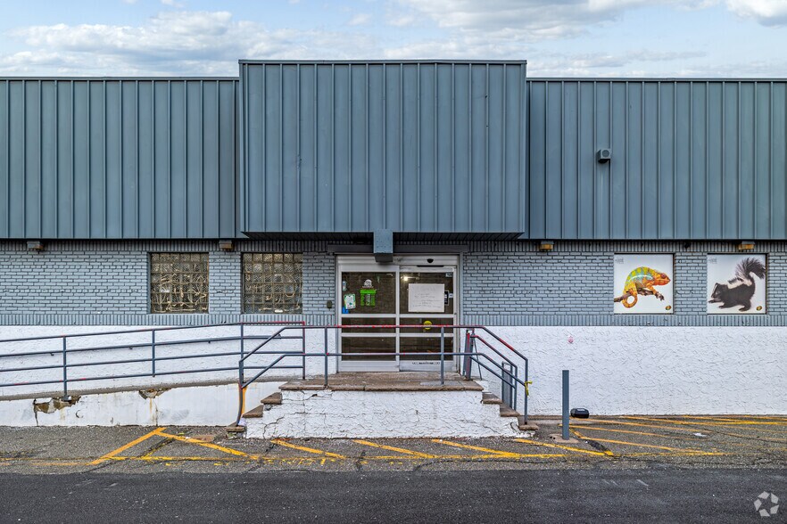 240 State Rt 17 S, Lodi, NJ à vendre - Photo de l’immeuble – Image 1 sur 23